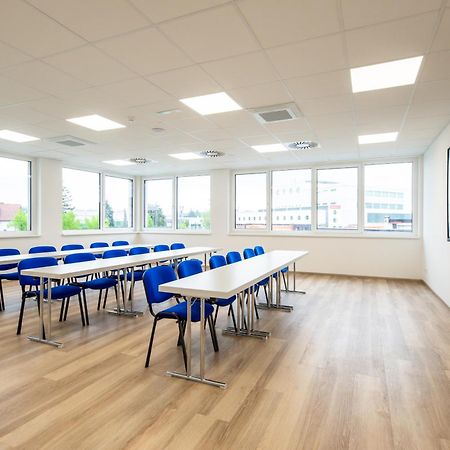 Hotel Novapart Stay Smart Вельс Экстерьер фото
