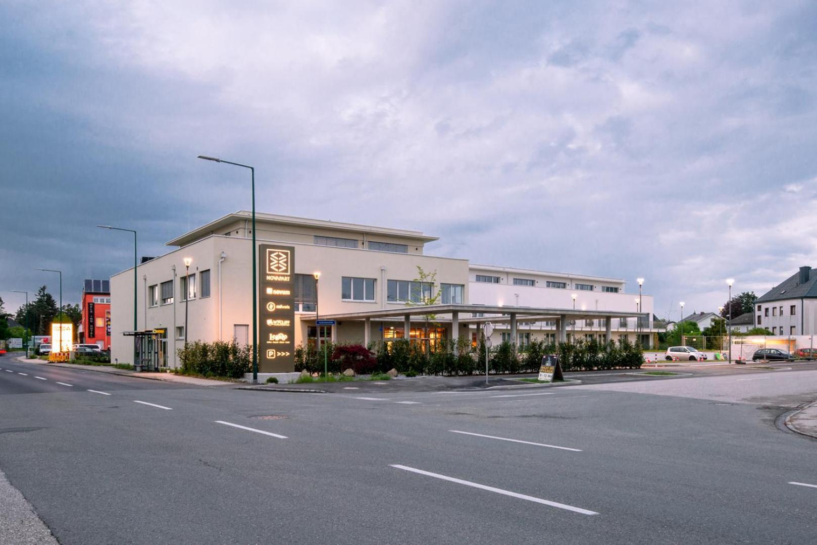 Hotel Novapart Stay Smart Вельс Экстерьер фото